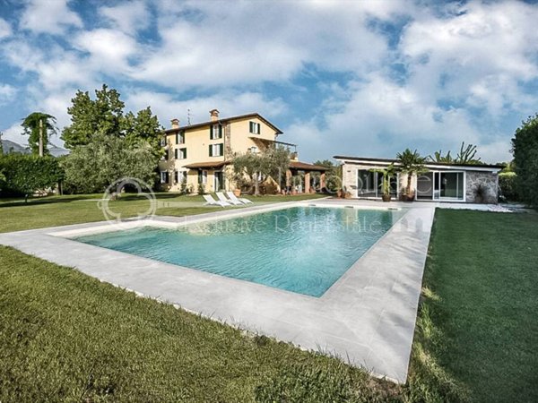 casa indipendente in vendita a Pietrasanta