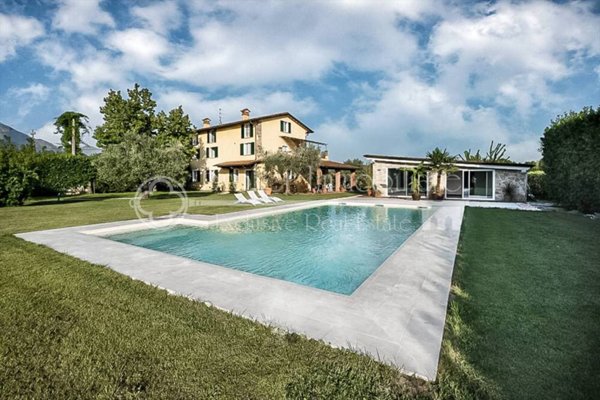casa indipendente in vendita a Pietrasanta in zona Marina di Pietrasanta