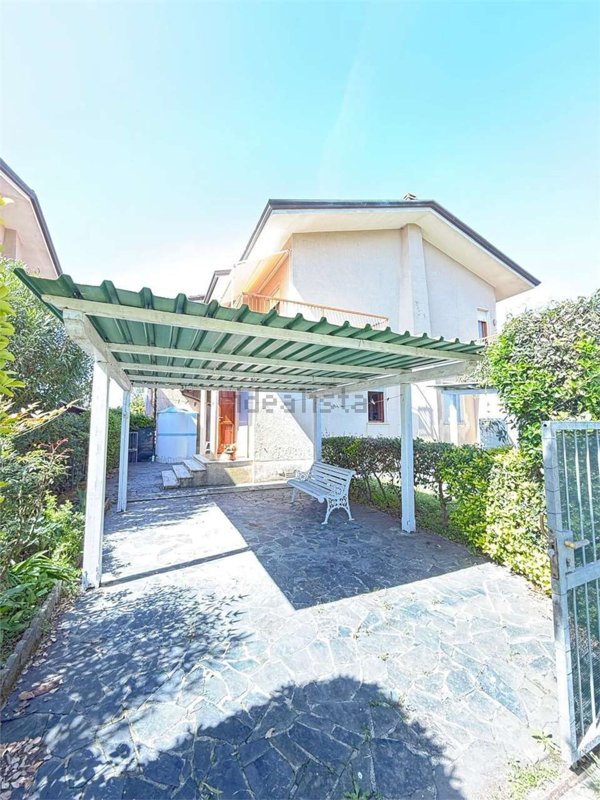 casa indipendente in vendita a Pietrasanta in zona Tonfano