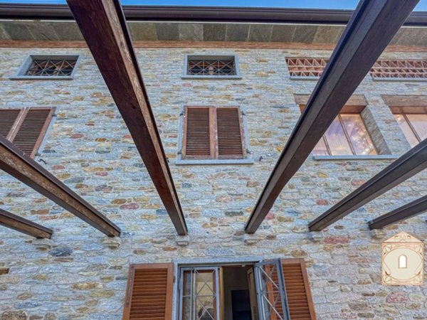 casa indipendente in vendita a Pietrasanta