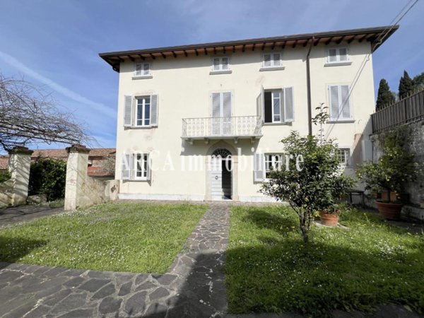 casa indipendente in vendita a Pietrasanta