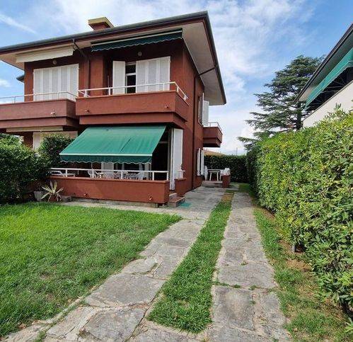 casa indipendente in vendita a Pietrasanta in zona Marina di Pietrasanta