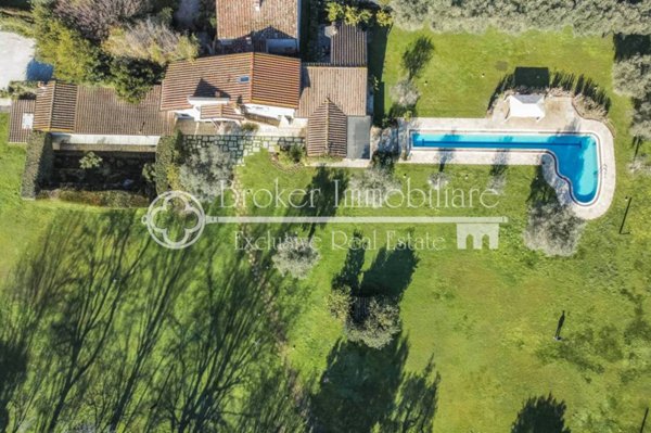 villa in vendita a Pietrasanta in zona Crociale