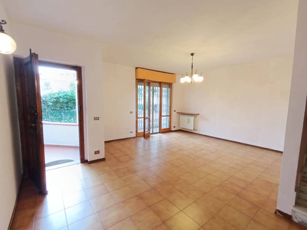 casa indipendente in vendita a Pietrasanta in zona Tonfano