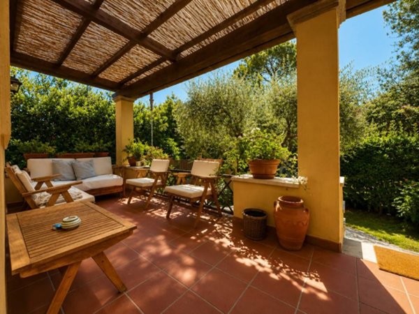 casa indipendente in vendita a Pietrasanta in zona Fiumetto