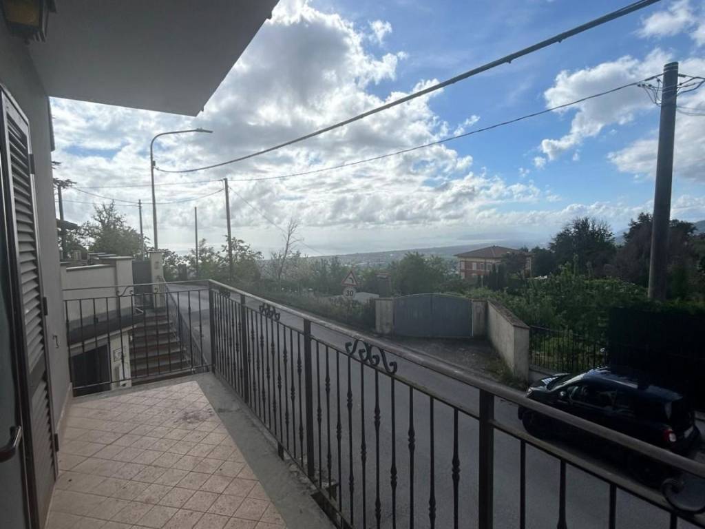 casa indipendente in vendita a Pietrasanta in zona Capriglia