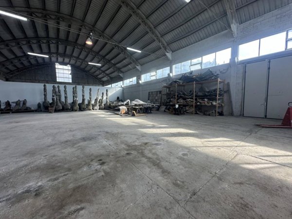 negozio in vendita a Pietrasanta