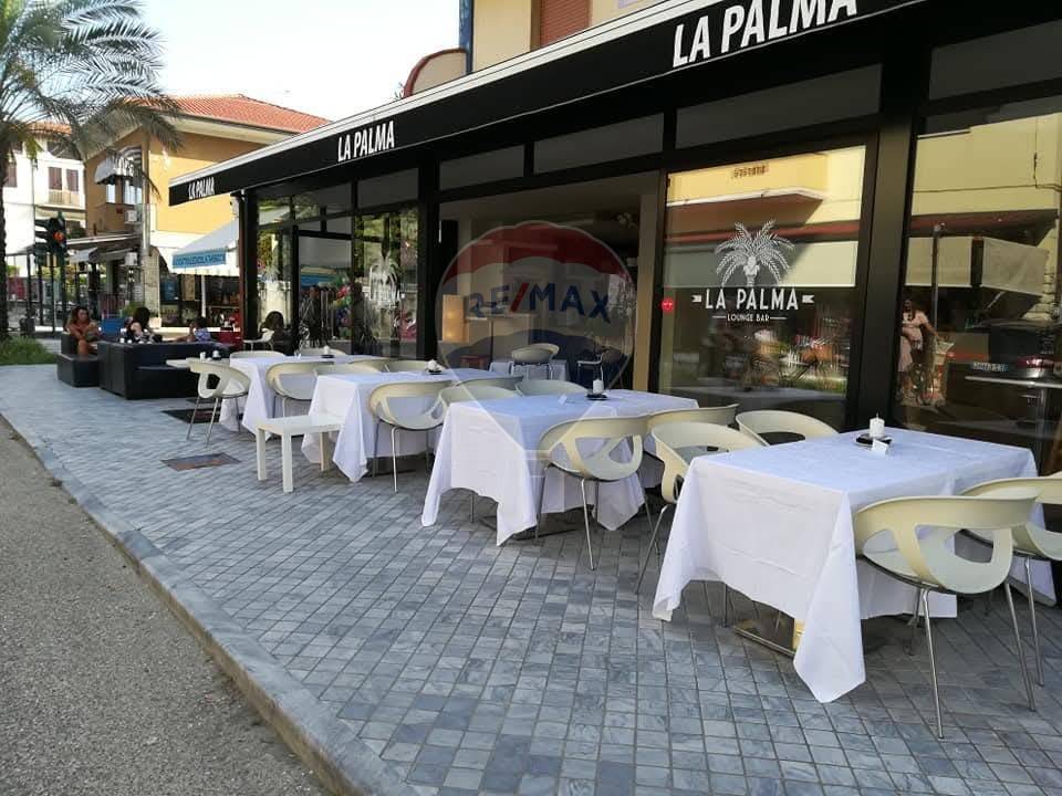 negozio in vendita a Pietrasanta in zona Marina di Pietrasanta