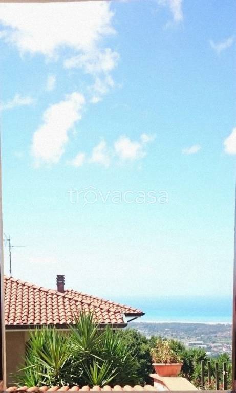 casa indipendente in vendita a Pietrasanta in zona Capezzano Monte