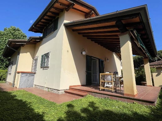 casa indipendente in vendita a Pietrasanta in zona Vignone