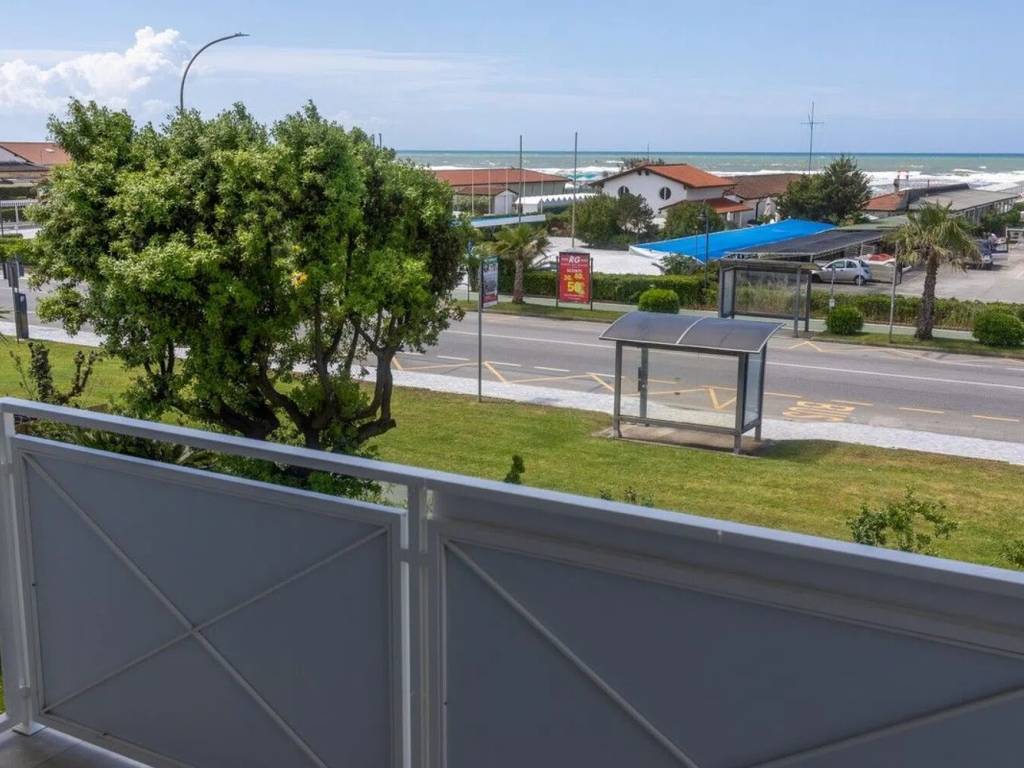 appartamento in vendita a Pietrasanta in zona Marina di Pietrasanta
