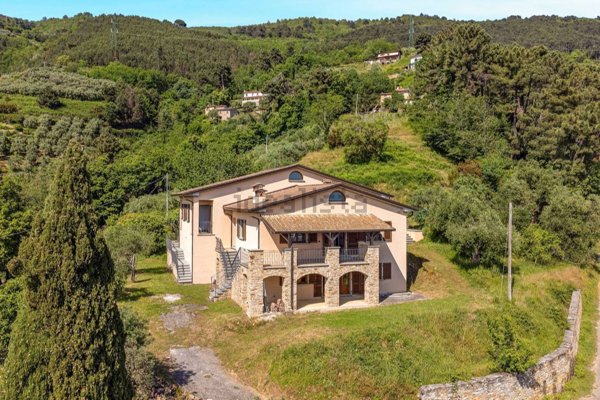 casa indipendente in vendita a Pietrasanta