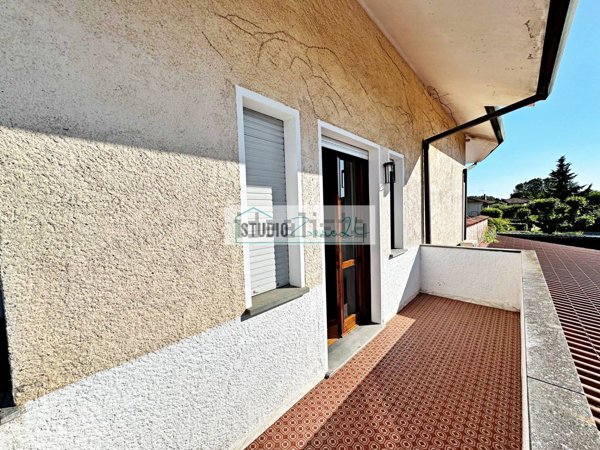 appartamento in vendita a Pietrasanta in zona Fiumetto