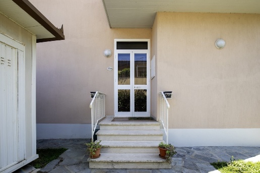 casa indipendente in vendita a Pietrasanta in zona Tonfano