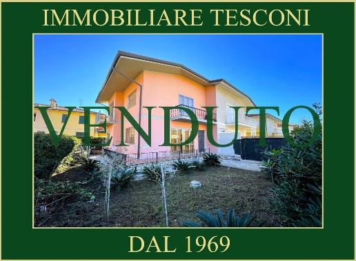 casa indipendente in vendita a Pietrasanta in zona Tonfano