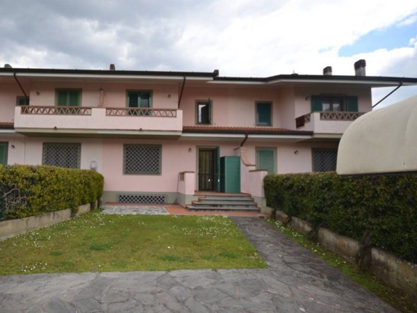 casa indipendente in vendita a Pietrasanta in zona Marina di Pietrasanta