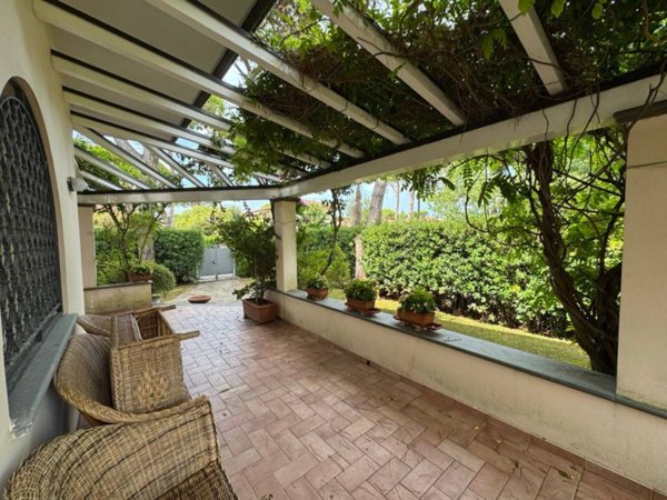 casa indipendente in vendita a Pietrasanta in zona Marina di Pietrasanta