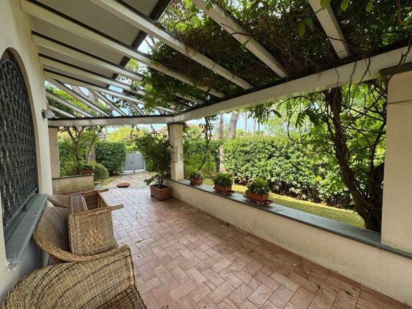 casa indipendente in vendita a Pietrasanta in zona Motrone