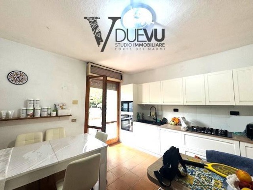 casa indipendente in vendita a Pietrasanta in zona Vignone