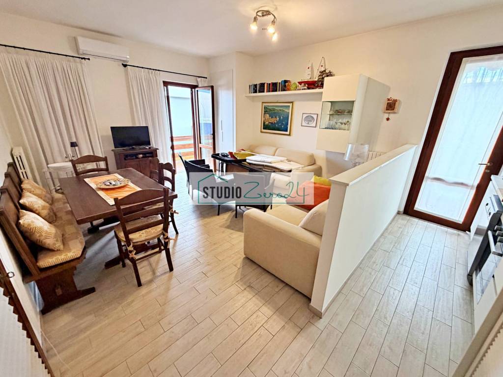 appartamento in vendita a Pietrasanta in zona Marina di Pietrasanta