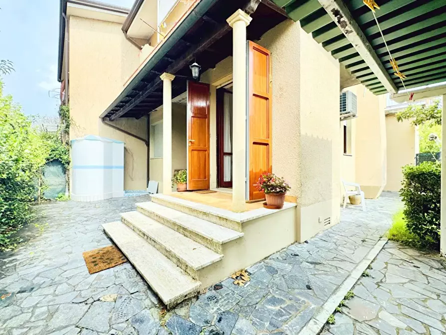 casa indipendente in vendita a Pietrasanta in zona Marina di Pietrasanta