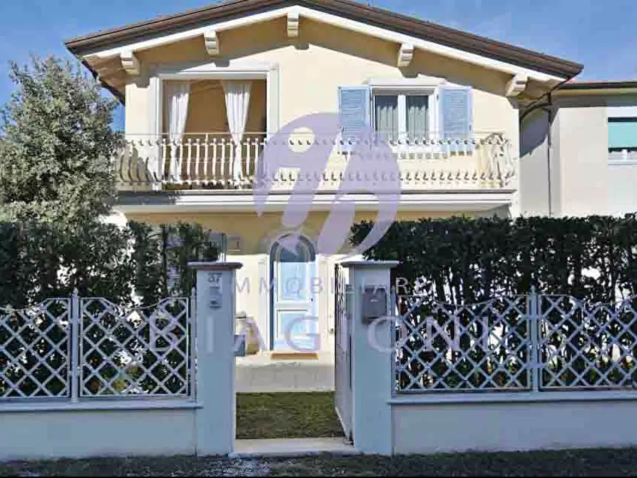 casa indipendente in vendita a Pietrasanta in zona Fiumetto