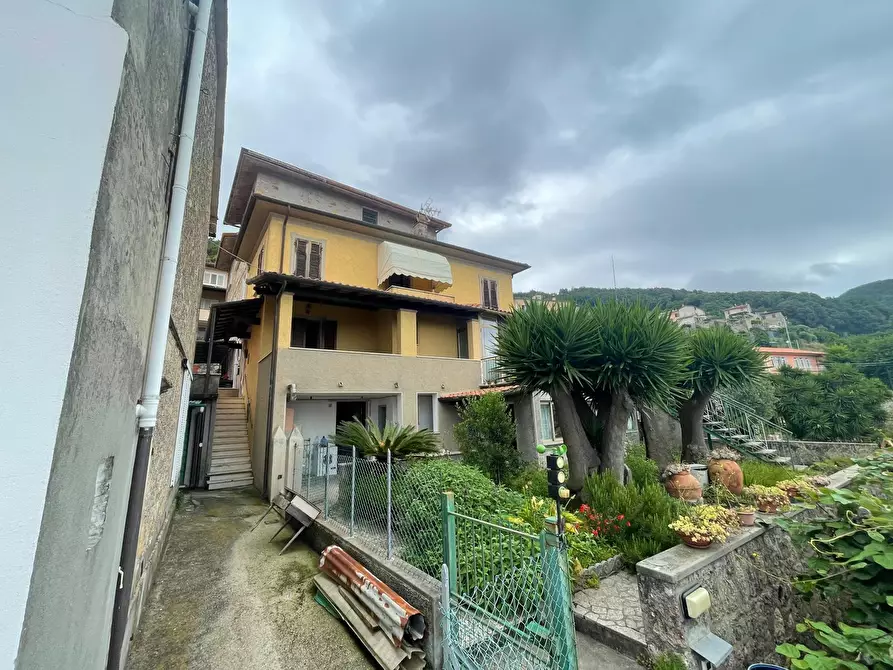 casa indipendente in vendita a Pietrasanta in zona Capezzano Monte
