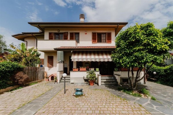 casa indipendente in vendita a Pietrasanta in zona Crociale