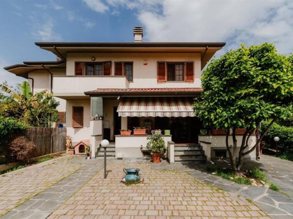 casa indipendente in vendita a Pietrasanta