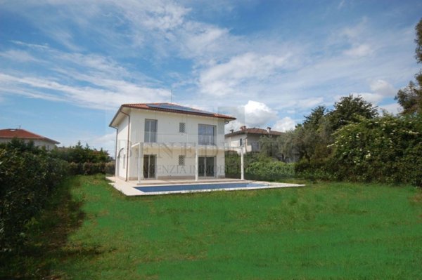 casa indipendente in vendita a Pietrasanta