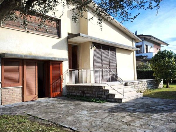 casa indipendente in vendita a Pietrasanta