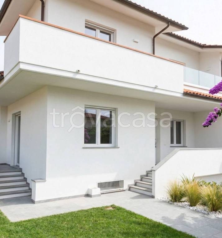 casa indipendente in vendita a Pietrasanta in zona Fiumetto