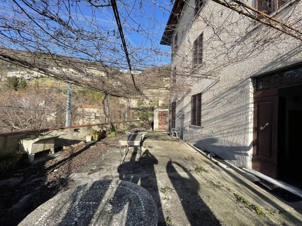 casa indipendente in vendita a Pietrasanta in zona Capezzano Monte