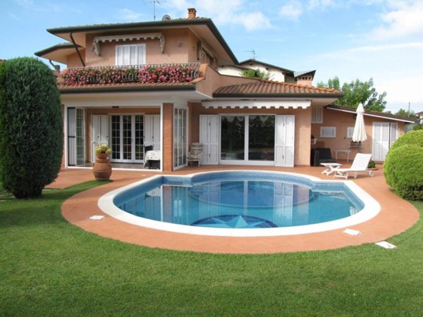 casa indipendente in vendita a Pietrasanta