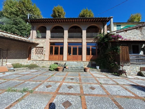 negozio in vendita a Pietrasanta