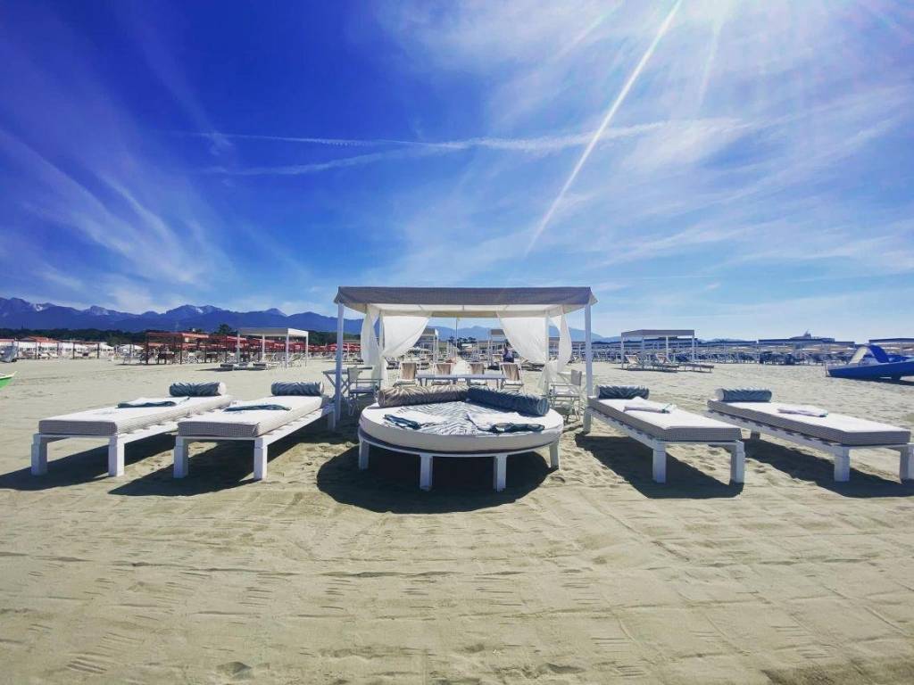 casa indipendente in vendita a Pietrasanta in zona Vignone