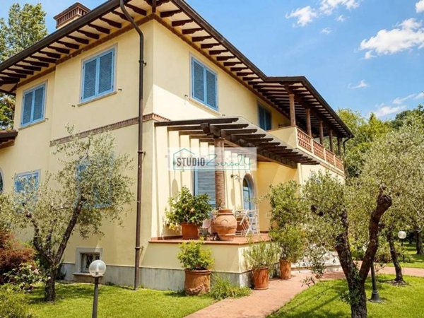 casa indipendente in vendita a Pietrasanta in zona Capezzano Monte