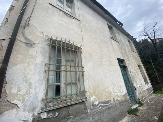 casa indipendente in vendita a Pietrasanta in zona Strettoia