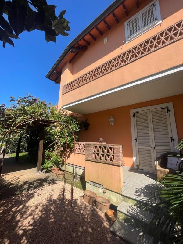 casa indipendente in vendita a Pietrasanta