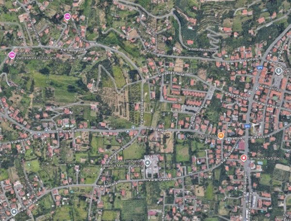 terreno edificabile in vendita a Pietrasanta in zona Strettoia