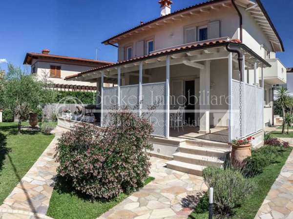 casa indipendente in vendita a Pietrasanta in zona Marina di Pietrasanta