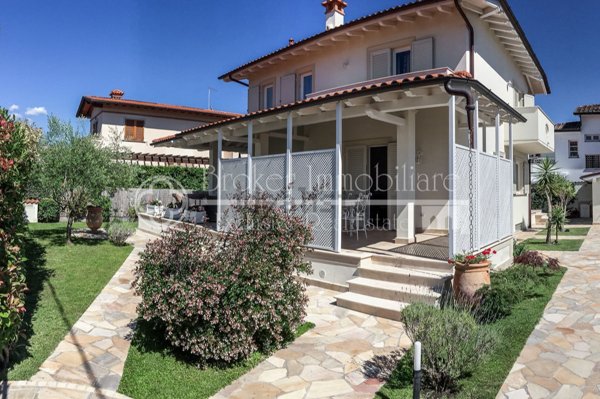 casa indipendente in vendita a Pietrasanta in zona Motrone