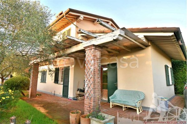 casa indipendente in vendita a Pietrasanta in zona Tonfano
