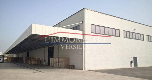 locale commerciale in vendita a Pietrasanta