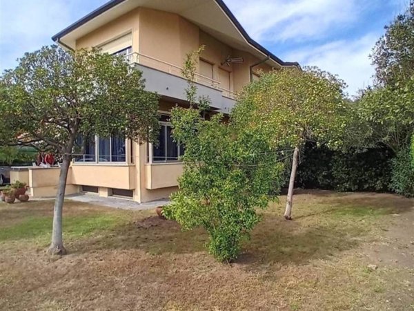 casa indipendente in vendita a Pietrasanta in zona Marina di Pietrasanta