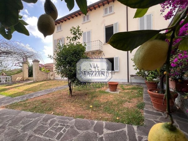 casa indipendente in vendita a Pietrasanta