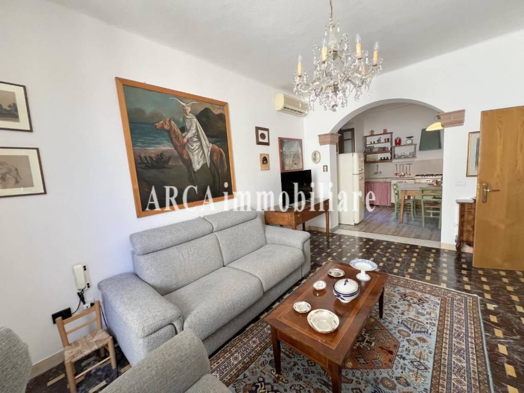 intera palazzina in vendita a Pietrasanta