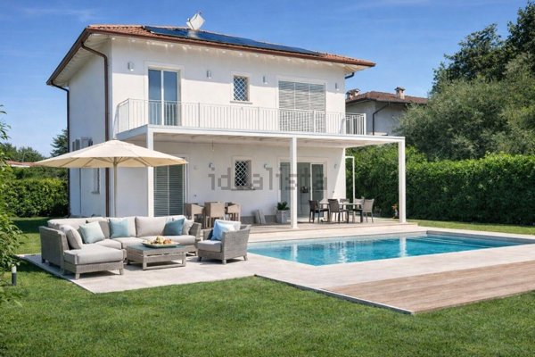 casa indipendente in vendita a Pietrasanta in zona Osterietta