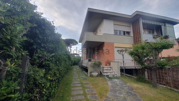 casa indipendente in vendita a Pietrasanta in zona Motrone