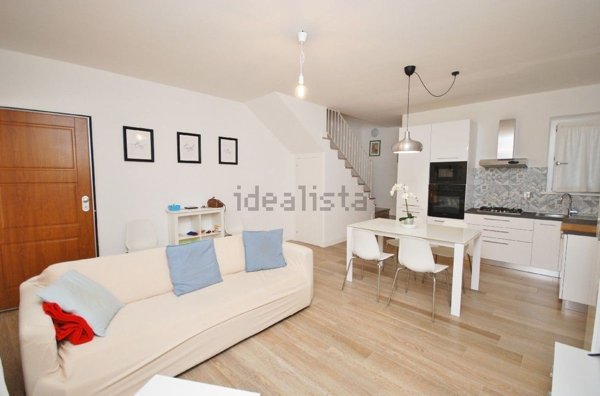 casa indipendente in vendita a Pietrasanta in zona Fiumetto